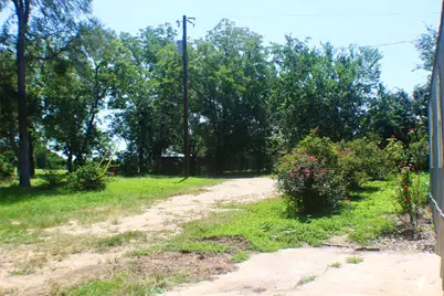 933 W Highway 71, Smithville, TX 78957 - Photo 22