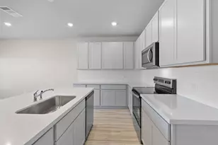 204 Sleep Holw, Jarrell, TX 76537 - Photo 10