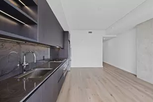 610 Davis St, Austin, TX 78701 - Photo 8