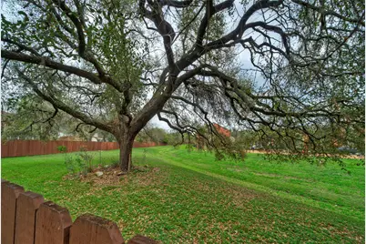 8105 Elkhorn Mountain Trail, Austin, TX 78729 - Photo 36