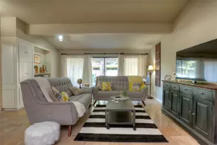 2400 Jarratt Ave, Austin, TX 78703 - Photo 2