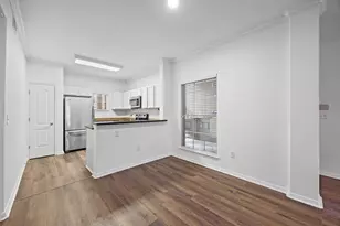 6810 Deatonhill Dr, Austin, TX 78745 - Photo 12