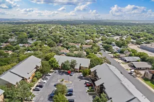 6810 Deatonhill Dr, Austin, TX 78745 - Photo 36