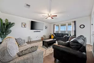 316 Carrington St, Hutto, TX 78634 - Photo 8