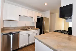 7605 Carriage Dr, Austin, TX 78752 - Photo 6