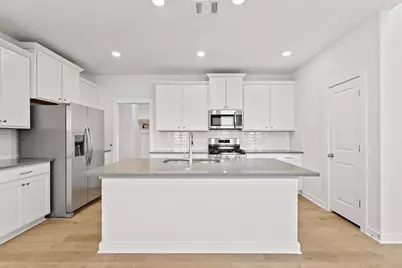 533 Bloomington Loop, Hutto, TX 78634 - Photo 4