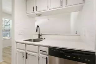 923 E 41st St, Austin, TX 78751 - Photo 8