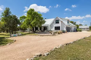 933 Beauchamp Rd, Dripping Springs, TX 78620 - Photo 2