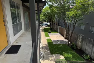 304 E 34th St, Austin, TX 78705 - Photo 18