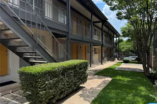 304 E 34th St, Austin, TX 78705 - Photo 2
