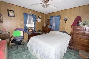 413 SW 1st St, Waelder, TX 78959 - Photo 14