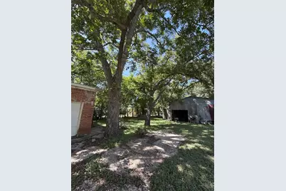 413 SW 1st Street, Waelder, TX 78959 - Photo 4