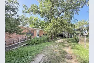 413 SW 1st Street, Waelder, TX 78959 - Photo 16