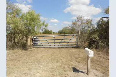 377 Crooked Road, Dale, TX 78616 - Photo 2