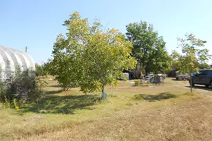 377 Crooked Rd, Dale, TX 78616 - Photo 4