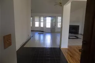 209 Crystal Knoll Blvd, Georgetown, TX 78626 - Photo 2