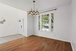 10605 Lindshire Ln, Austin, TX 78748 - Photo 6