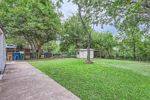 1313 Perez St, Austin, TX 78721 - Photo 4