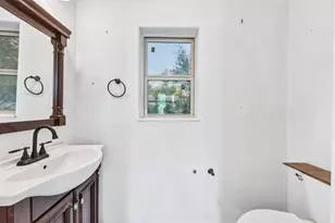2003 E 9th St, Austin, TX 78702 - Photo 16