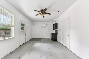2003 E 9th St, Austin, TX 78702 - Photo 18