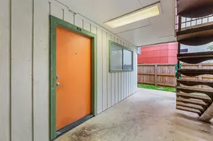 406 E 30th St, Austin, TX 78705 - Photo 2
