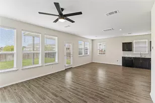 318 Schuylerville Dr, Elgin, TX 78621 - Photo 12