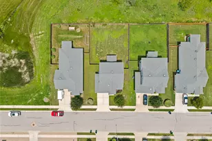 318 Schuylerville Dr, Elgin, TX 78621 - Photo 38