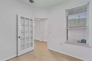 310 Livewater Ln, Georgetown, TX 78633 - Photo 8