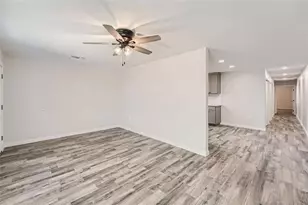 109 Fisher St, Elgin, TX 78621 - Photo 4