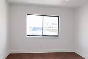 2014 Pecan St, Bastrop, TX 78602 - Photo 16