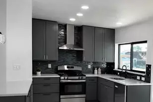 2014 Pecan St, Bastrop, TX 78602 - Photo 4