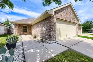 7216 Razors Edge Dr, Austin, TX 78744 - Photo 2