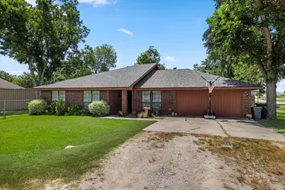 309 W Moerbe Drive, Thorndale, TX 76577 - Photo 2