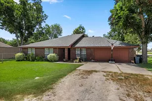 309 W Moerbe Dr, Thorndale, TX 76577 - Photo 2