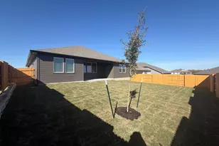 203 Divisadero Dr, Hutto, TX 78634 - Photo 8