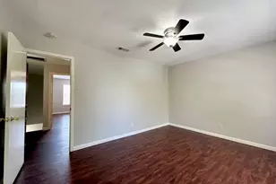 202 N 2nd St, Pflugerville, TX 78660 - Photo 12