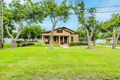305 W Ash Street, Granger, TX 76530 - Photo 2