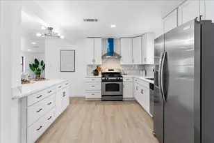 1109 Arcadia Ave, Austin, TX 78757 - Photo 2