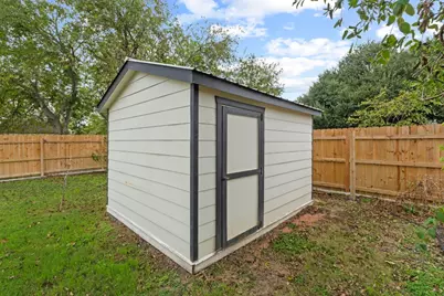 305 East Street, Hutto, TX 78634 - Photo 32