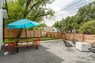 2415 E 10th St, Austin, TX 78702 - Photo 24