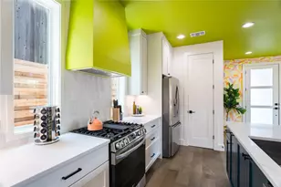 2415 E 10th St, Austin, TX 78702 - Photo 6