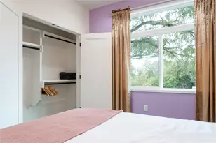 2415 E 10th St, Austin, TX 78702 - Photo 16