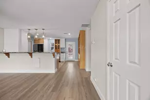 5206 Emerald Forest Dr, Austin, TX 78745 - Photo 8