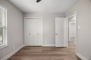 5206 Emerald Forest Dr, Austin, TX 78745 - Photo 14