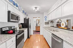 210 Meadowlakes Dr, Meadowlakes, TX 78654 - Photo 10