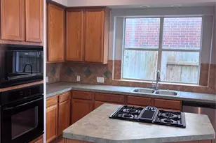 1704 Lynnville Trail, Austin, TX 78727 - Photo 10