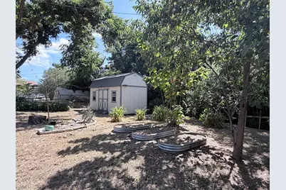 605 W 11th Street, Elgin, TX 78621 - Photo 32