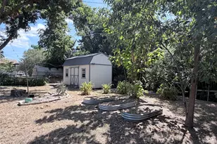 605 W 11th St, Elgin, TX 78621 - Photo 32