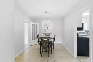 605 W 11th St, Elgin, TX 78621 - Photo 8