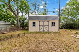 605 W 11th St, Elgin, TX 78621 - Photo 30